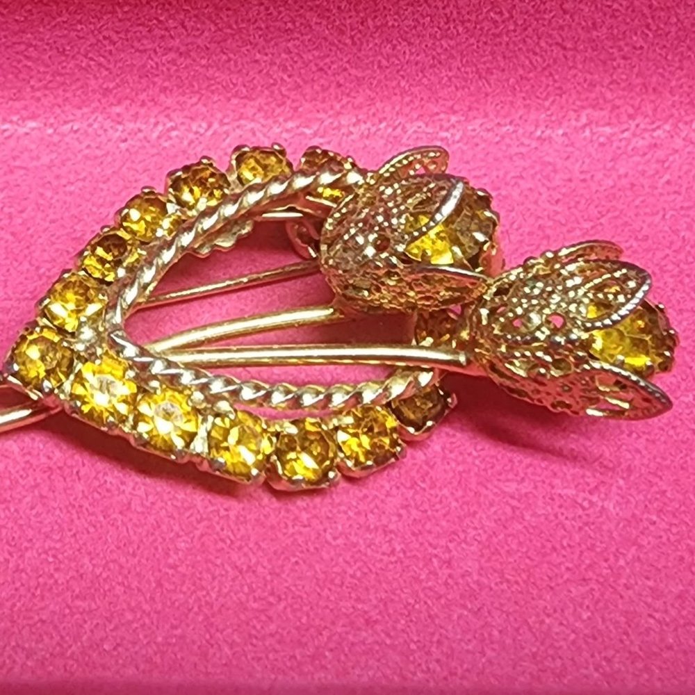 Vintage Gold Stone Gem Brooch
